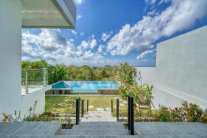 Villa Kinditto - Luxurious 3BR Villa with Stunning Ocean Views and Serenity