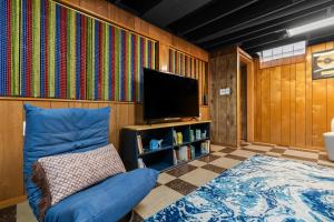 Charming Home Near Target and Parks 2 Bathrooms