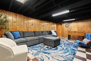 Charming Home Near Target and Parks 2 Bathrooms