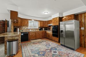 Charming Home Near Target and Parks 2 Bathrooms