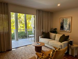 Serenity style and space in tropical surrounds