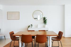 QTower 2BR Apt Pool & Gym, 6 Guests, Beach Walk