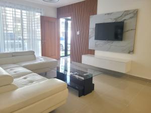 Cama king, piscina 3 habitacines