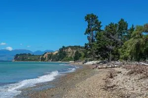 Kina Beach House - Ngatimoti