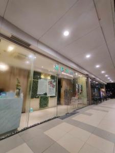 1BEDROOM FACING POOL in SHORE RESIDENCES near MOA