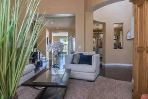 Evonvale Dream! Big Heated pool, jacuzzi seats 16!