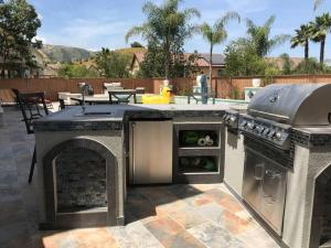 Evonvale Dream! Big Heated pool, jacuzzi seats 16!