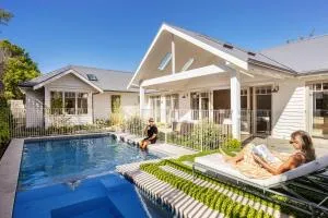 Muskoka Luxe Retreat with Pool Spa & Fire Pit - Balcombe