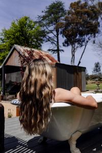 WAIRERE REST - High Country Couples Retreat - Outdoor Bath with Rural View