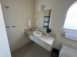 Beautiful apartment beach front, big pool