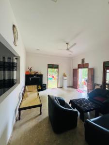 Wasantha holiday Home