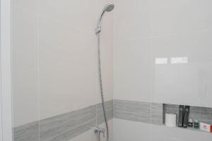 Studio Room at Guest House Way Seputih near Taman Anggrek By Travelio