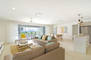 Sentosa on Tugun - Beachfront 5 Bedroom