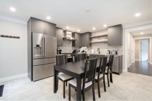 Elegant and Roomy Forest Getaway