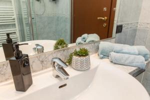 Ganden Apartment in Modena with Free Parking