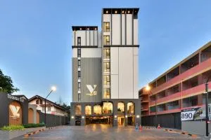 V32 Hotel - Ban Zong Katiam