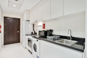 Urban Sanctuary Studio with Pool, Gym and Playground