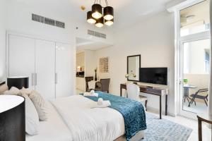 Urban Sanctuary Studio with Pool, Gym and Playground