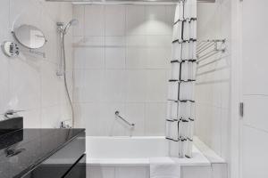 Urban Sanctuary Studio with Pool, Gym and Playground
