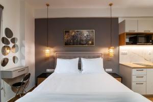 Luxury Boutique Suite w Balcony 5 min Metro