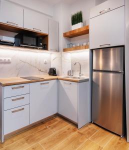 Luxury Boutique Suite w Balcony 5 min Metro