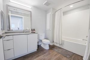 Hollywood Escape! Elegant 2BR 2BA Rental