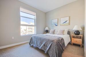 Hollywood Escape! Elegant 2BR 2BA Rental