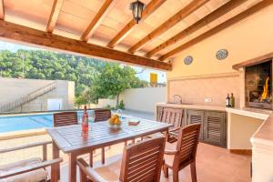 Villa Las Flores by Villa Plus