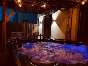 Pura Vida Spa - gîte avec spa extérieur couvert