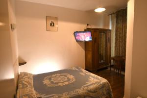 Double Room with Shared Bathroom and Shared Toilet room in Hotel d'Orléans Paris Gare de l'Est