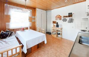 Cozy Home In Vittsjö With Wifi