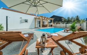 4 Bedroom Awesome Home In Privlaka 