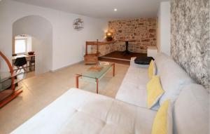 Maisons de vacances 3 Bedroom Gorgeous Home In Gagnieres : photos des chambres