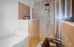 Maisons de vacances 3 Bedroom Gorgeous Home In Gagnieres : photos des chambres