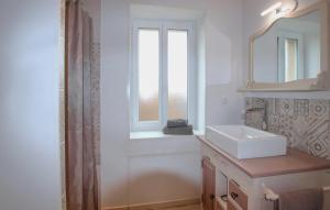 Maisons de vacances 3 Bedroom Gorgeous Home In Gagnieres : Maison de Vacances 3 Chambres 