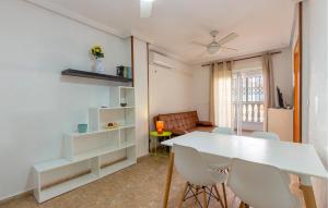 Stunning Apartment In Torrevieja