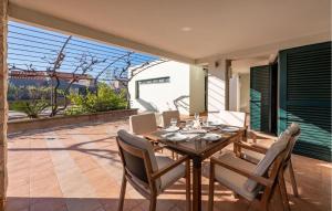 6 Bedroom Beautiful Home In Zadar 