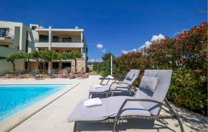 6 Bedroom Beautiful Home In Zadar