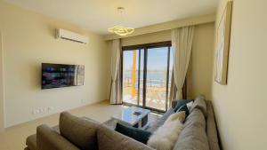 Ollystays Shedwan 1BR Pool & lagoon access