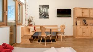 Superior One-Bedroom Apartment with Balcony