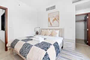 Vacay lettings 1 bed close to down town Fountain View