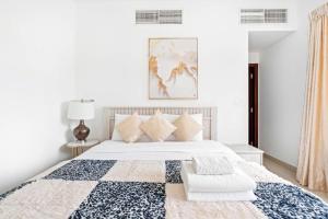 Vacay lettings 1 bed close to down town Fountain View