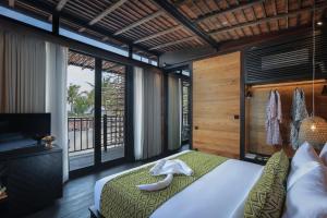 Tree House with Ocean View (Tree House With Ocean View)