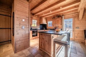 Chalet La Cabane, Carroz d Araches - by EMERALD STAY