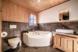 Chalets Chalet La Cabane, Carroz d Araches - by EMERALD STAY : photos des chambres