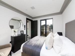 4Bedroom, 3Bath Retreat with Extra Toilet & Private Garden Oasis