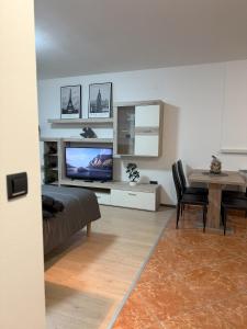 Flexible Self-Check-In Studio with Parking & Netflix