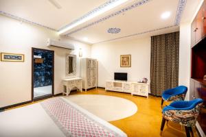 The Chronicles - Near the Lake Pichola Udaipur