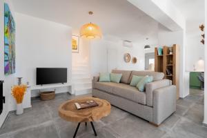 Villa Achilleos, Avlia Naxos, by NaxosVibe