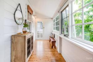 Highland Cottage- Modern Country Life at Leura